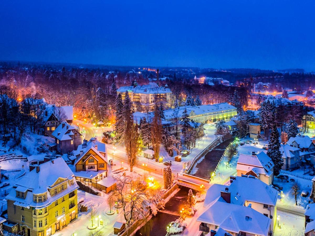 Apartament Z Widokiem Na Park Polanica-Zdrój Kültér fotó